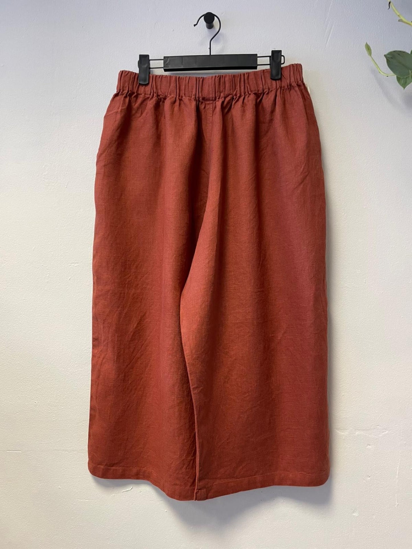 Nina wide fit Linen Trousers | Pre-Loved | Size Large