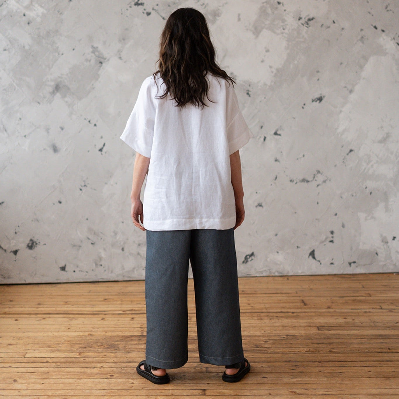 'Abbey' - V-neck linen top