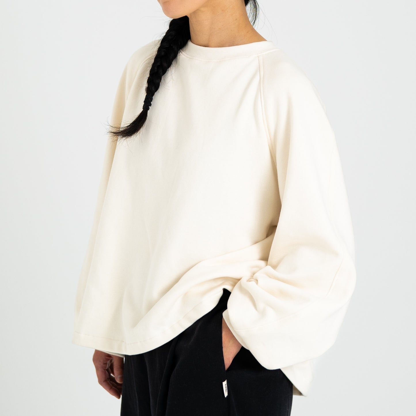 ECRU-ORGANIC-COTTON-SWEAT-LAW-FRONT