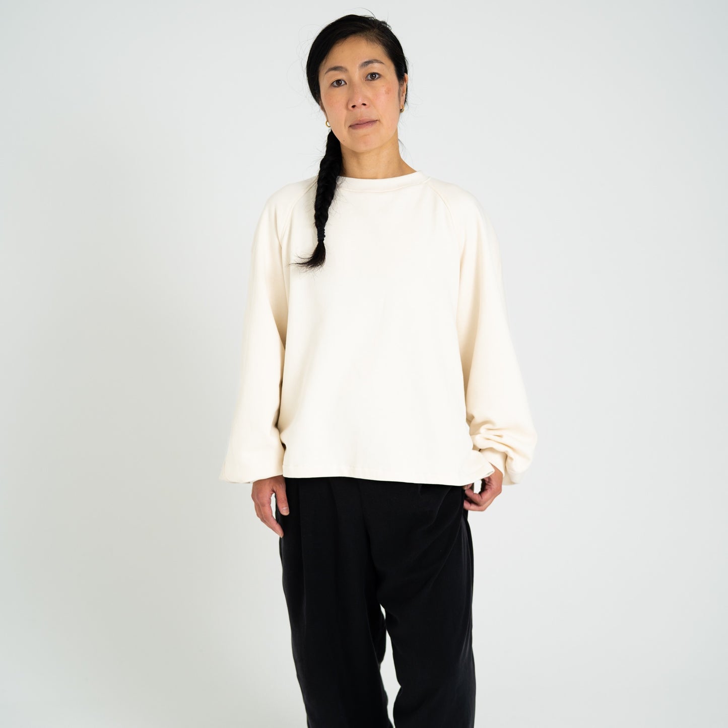 ECRU-ORGANIC-COTTON-SWEAT-LAW-FRONT