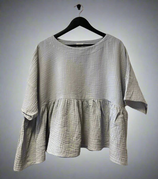 Textured frill top| pre-loved | size M